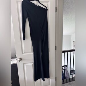 Zara Elegant Black One-Shoulder Jumpsuit